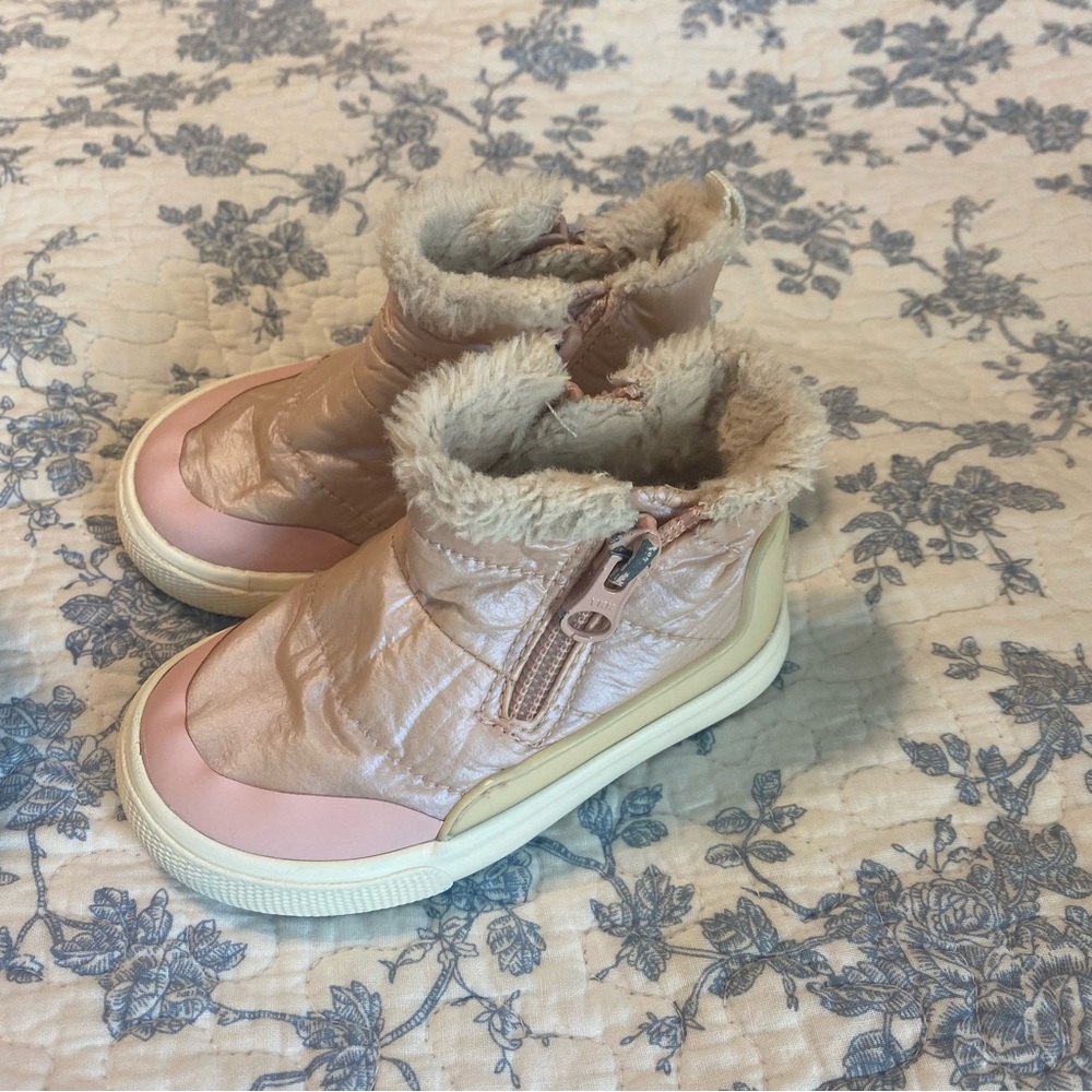 Toddler Girl Size 5 Shoe Bundle Old Navy, Cat & Jack, Speedo - Picture 9 of 13
